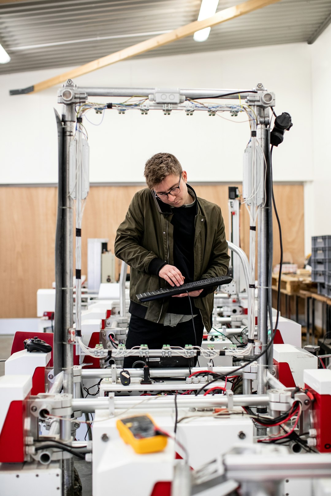 Multifunktionaler Bodenreinigungsroboter